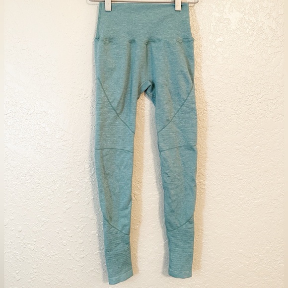 Alphalete legging size small - Picture 3 of 4